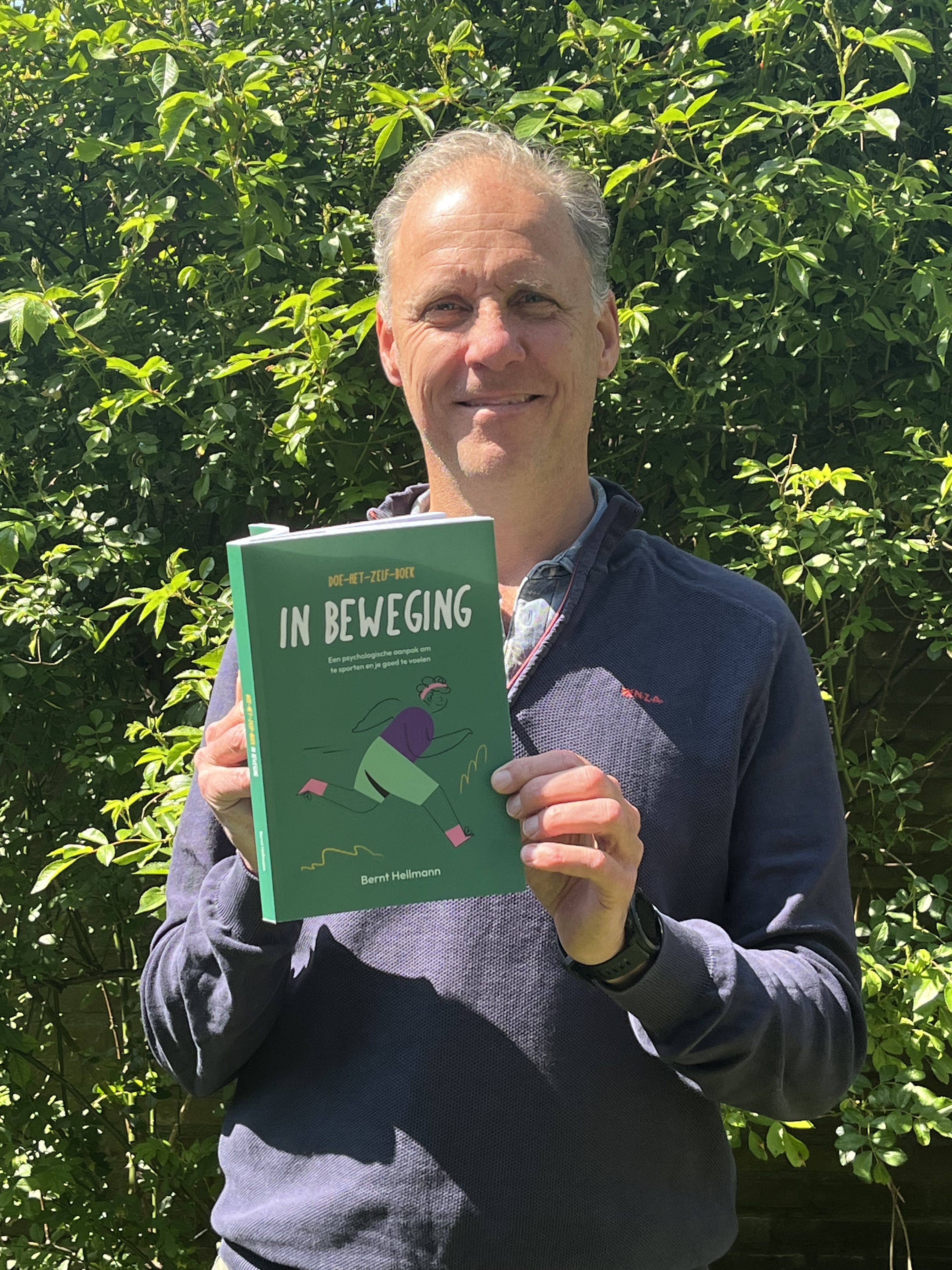 Bernt met boek In beweging